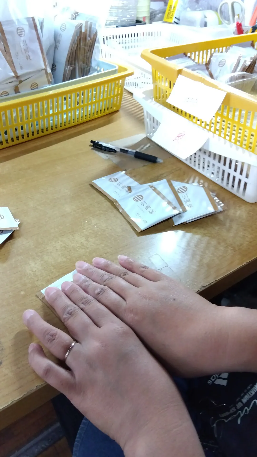 お茶の検品作業